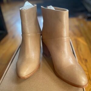 Brand New, NWT, Nisolo Dari Boots in Almond, size 8.